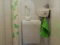 Petit lave-mains pour toilettes gain de place WiCi Mini - Madame W (Allemagne) - 2 sur 2 (après)